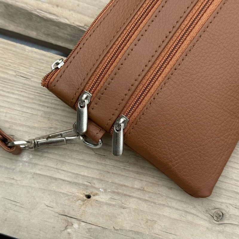 Lovisa clutch med håndledsrem - lammeskind - Freja skind