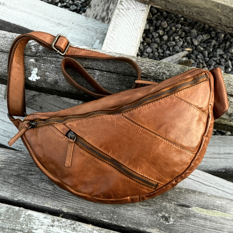 Lavina midjeväska i cognac buffelläder | Från Montana