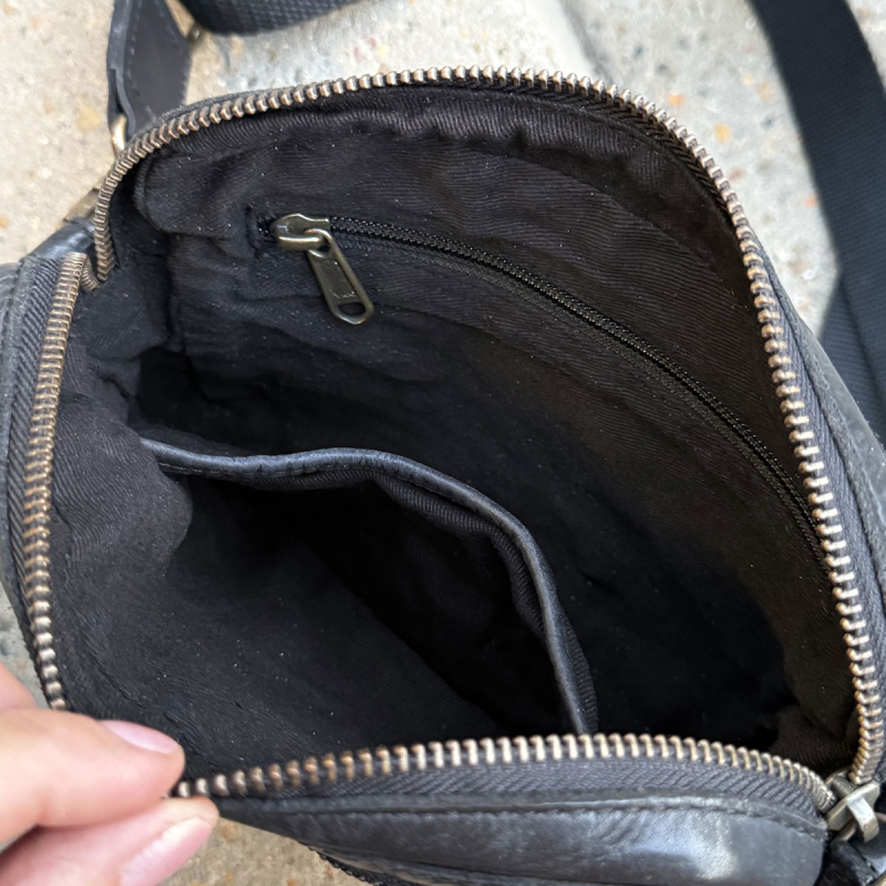 Terry crossbody taske i sort bøffellæder - Montana - Freja skind
