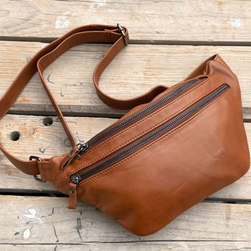 Cognac Sarah bumbag i blød lammeskind - Freja skind