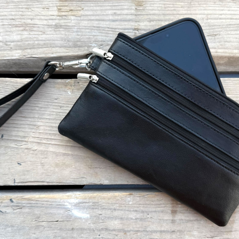 Lovisa clutch med håndledsrem - lammeskind - Freja skind