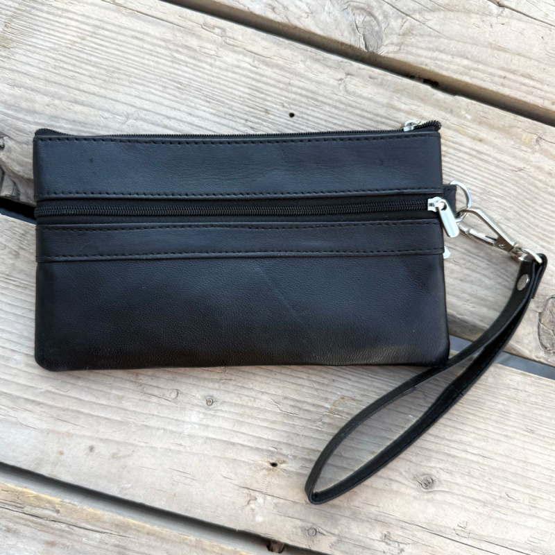 Lovisa clutch med håndledsrem - lammeskind - Freja skind