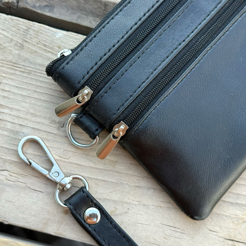 Lovisa clutch med håndledsrem - lammeskind - Freja skind