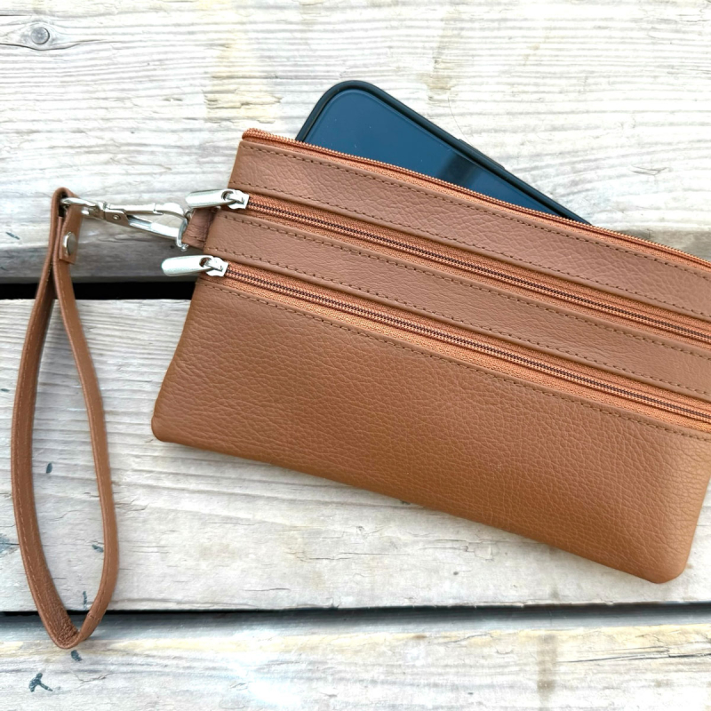 Lovisa clutch med håndledsrem - lammeskind - Freja skind