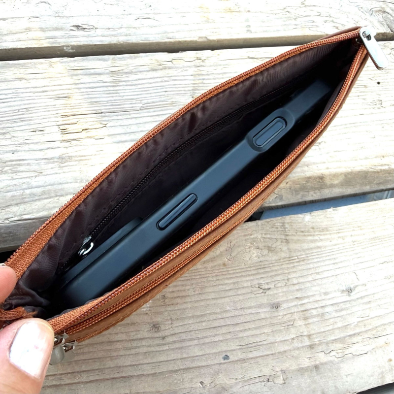 Lovisa clutch med håndledsrem - lammeskind - Freja skind