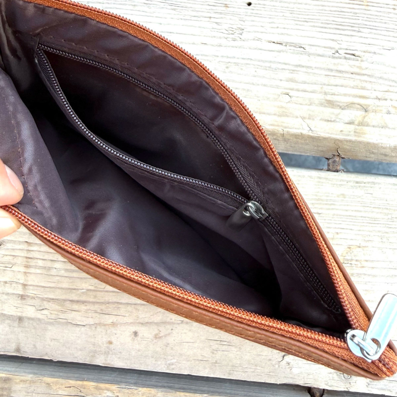 Lovisa clutch med håndledsrem - lammeskind - Freja skind