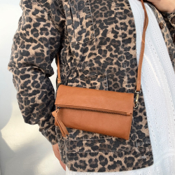 Rose crossbody-plånbok - cognacläder - Treats - Freja läder