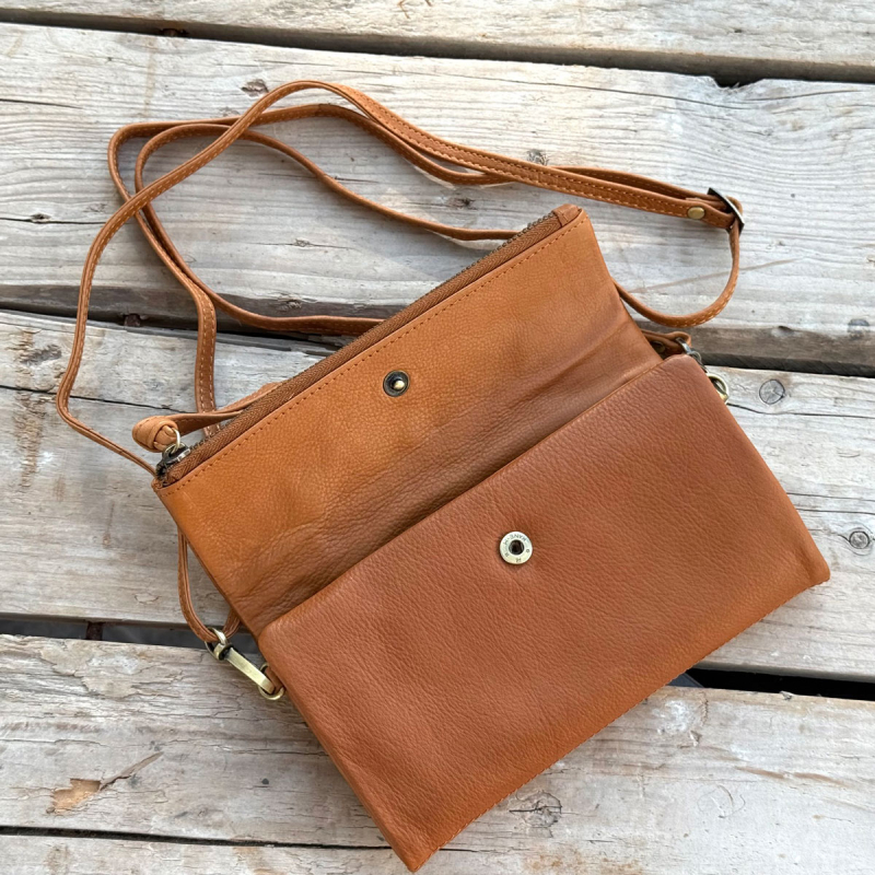 Rose crossbody-plånbok - cognacläder - Treats - Freja läder