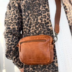 Terry crossbody taske i cognac bøffellæder - Montana - Freja skind