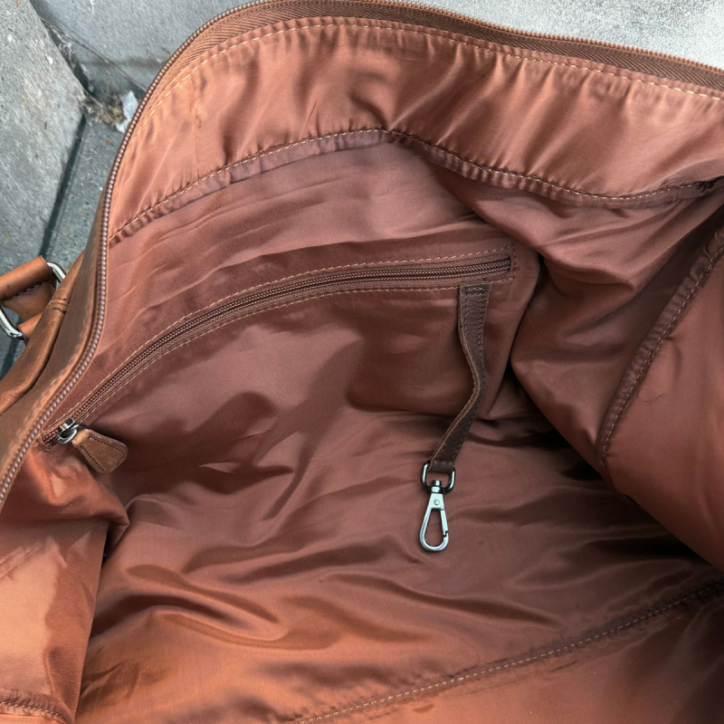 weekendtaske i cognac bøffelskind - UR 725 - Leather design - Freja skind