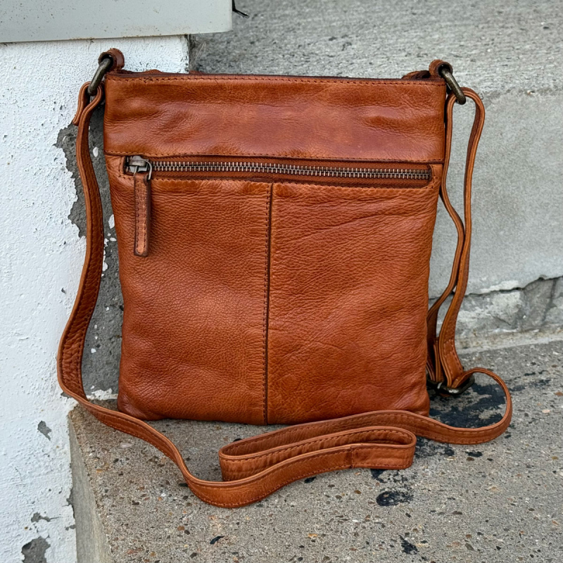 Avon crossbodyväska i mjukt buffelskinn - Montana - Freja skinn