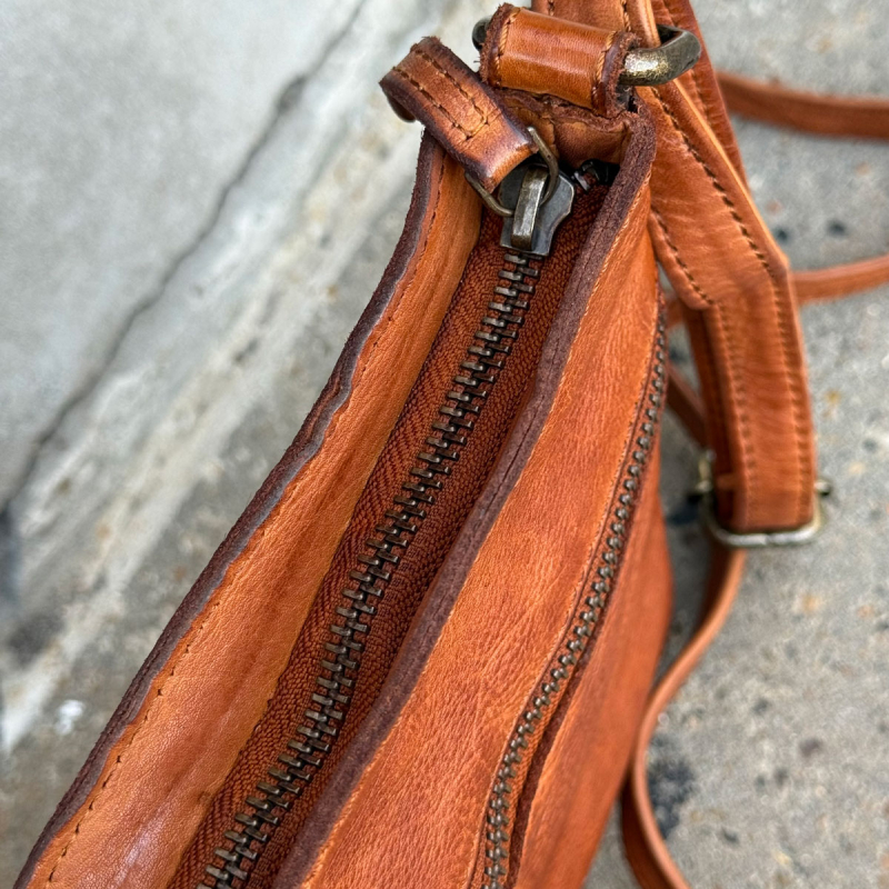 Avon crossbody taske i blød bøffelskind - Montana - Freja skind