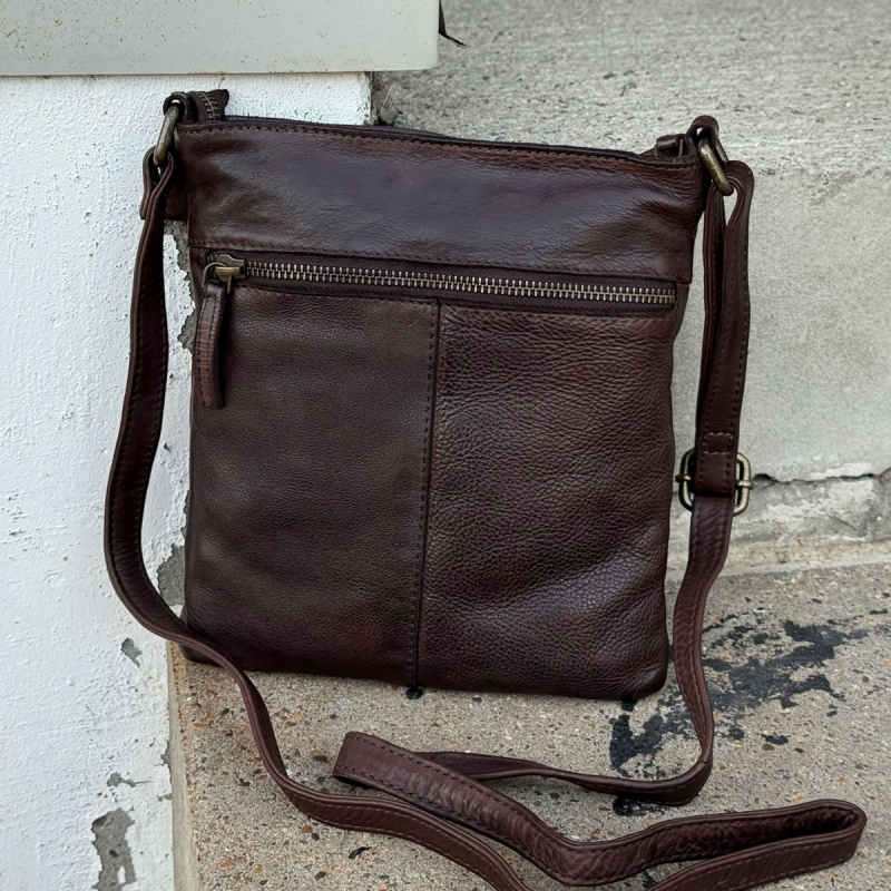 Avon crossbody taske i blød brun bøffelskind - Montana - Freja skind