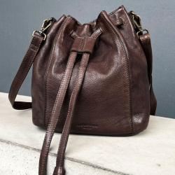 Olive bucket bag - Crossbody i brunt läder - Dam - Montana