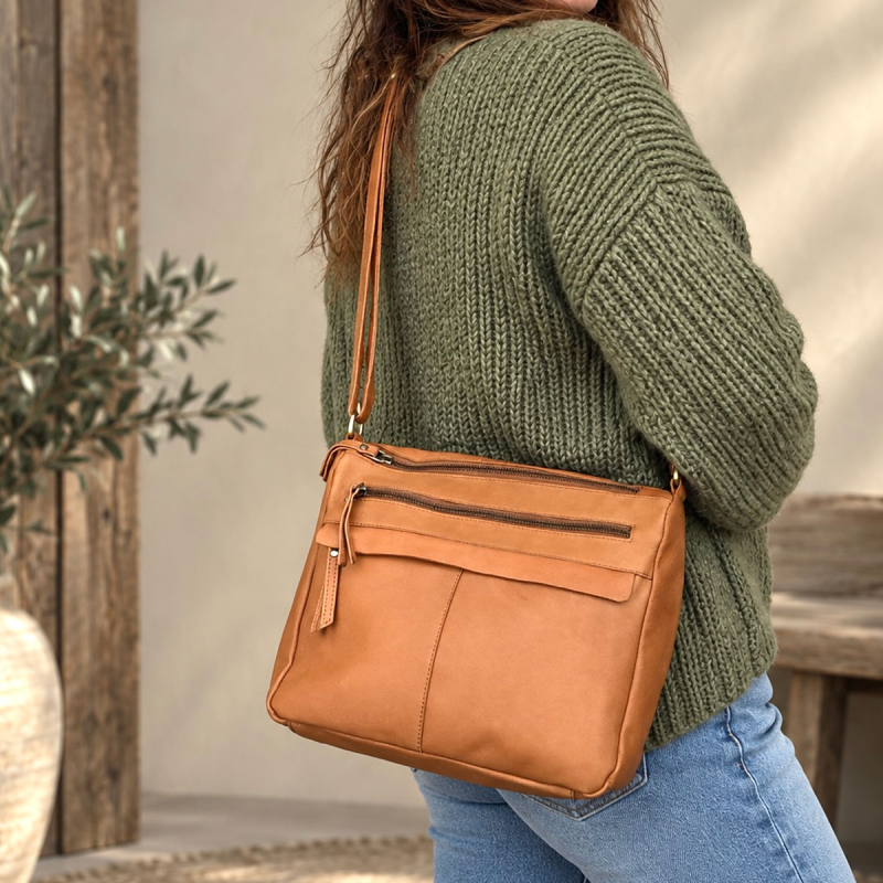 Misha crossbodyväska i mjukt kalvskinn - Treats - Freja skinn