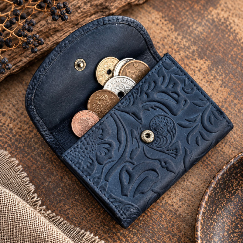 Dam skinnplånbok i mörkblått, blompräglat läder - Florette från Leather design - Freja skinn