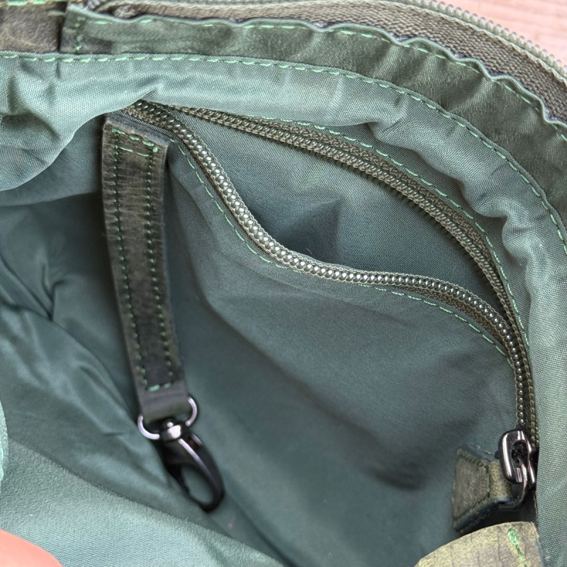 Ronja skindtaske i hunter grøn bøffel - Leather design - Freja skind