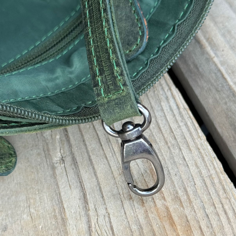 Ronja skindtaske i hunter grøn bøffel - Leather design - Freja skind