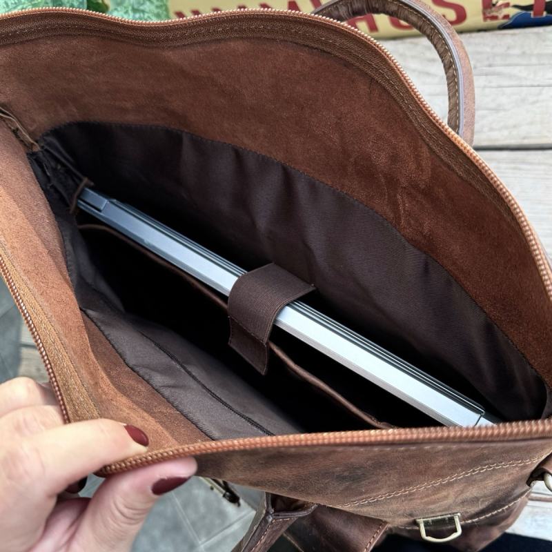 Zwolle rygsæt / skuldertaske til pc mm - hunter brun bøffelskind - Leather design - Freja skind