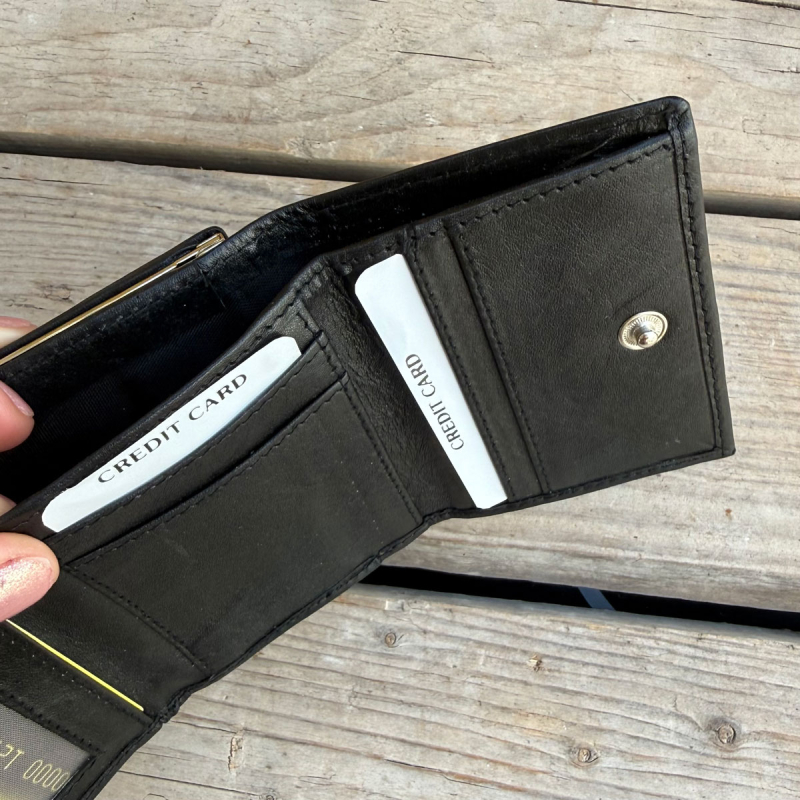 Ingeborg damplånbok med tryckknappslås - svart skinn - Leather design - Freja skinn