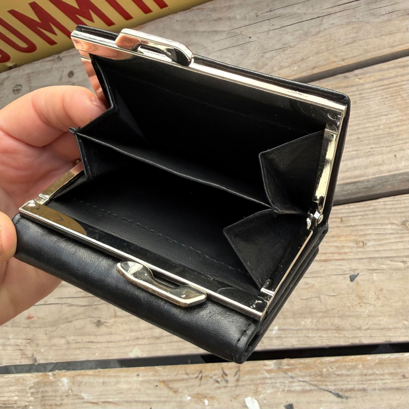 Ingeborg damepung med snaplås - sort skind - Leather design - Freja skind