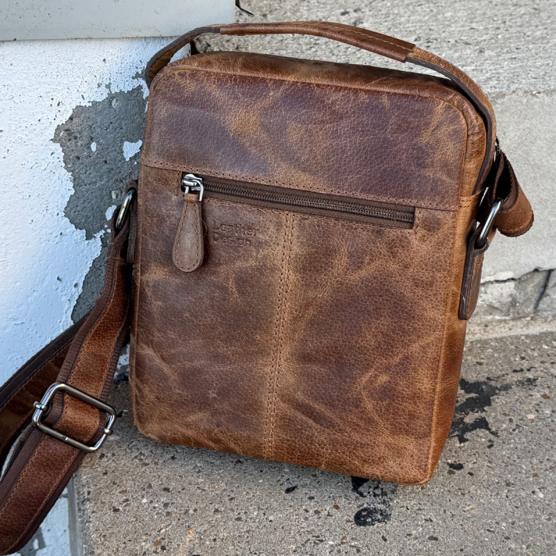 Denver crossbody taske i hunter brun bøffelskind - Leather design - Freja skind