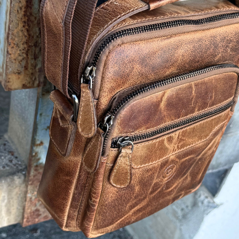 Denver crossbody taske i hunter brun bøffelskind - Leather design - Freja skind