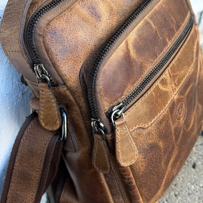 Denver crossbody taske i hunter brun bøffelskind - Leather design - Freja skind
