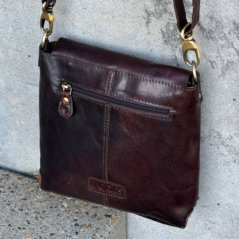 Brun crossbody fra Treats - Bøffelskind med nitter