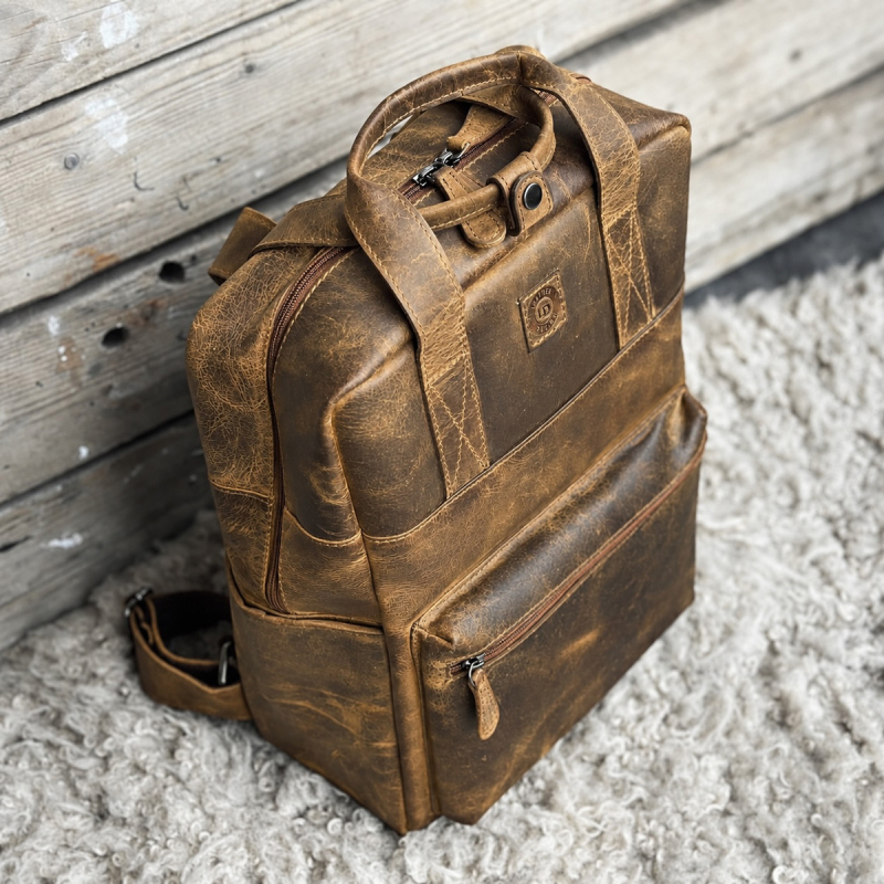 Rotterdam ryggsäck i hunterbrunt buffelläder - UR 1149 - Leather design - Freja skinn