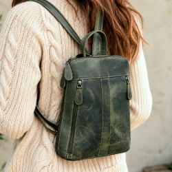 Dianna - Lille rygsæk i grøn bøffelskind - Dame - Leather design