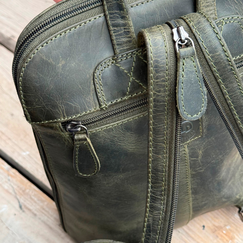 Dianna - Liten ryggsäck i grönt buffelskinn - Dam - Leather design