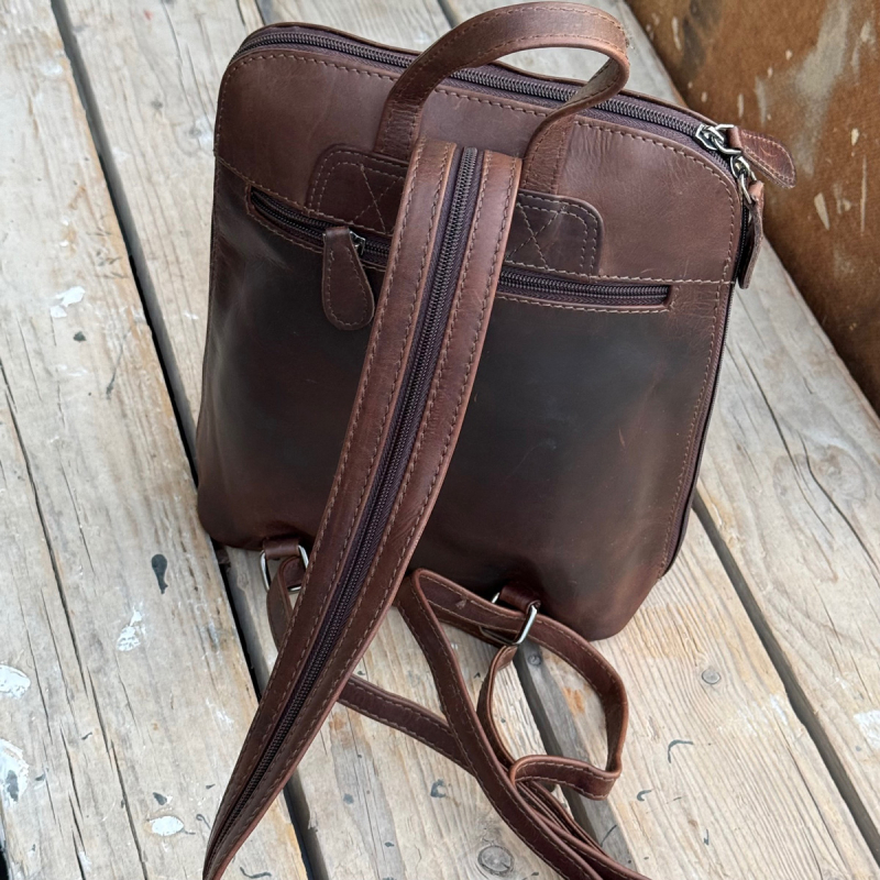 Dianna rygsæk i brun bøffelskind - Leather design - Freja skind