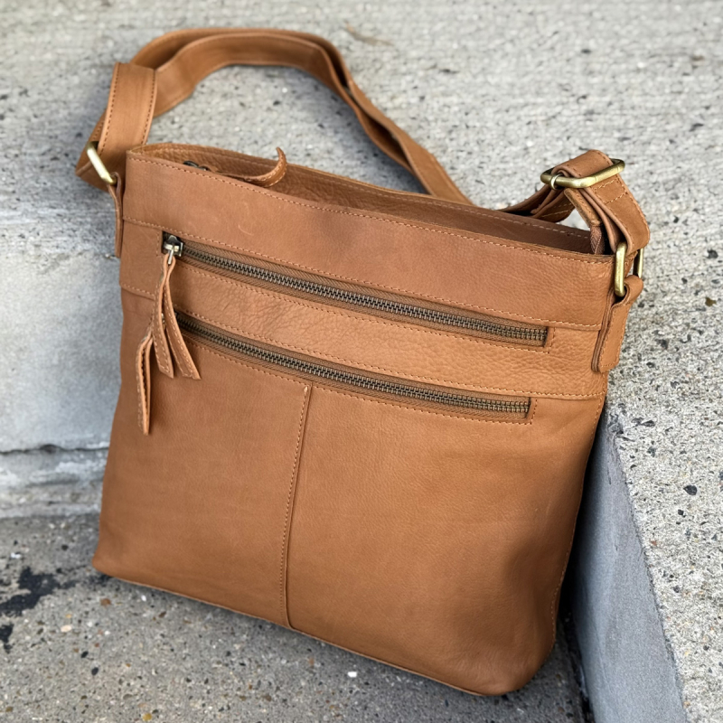 Tess crossbodyväska - Mjukt kalvskinn - cognac - dam - Treats - Freja skinn