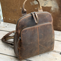 Alfrida skindrygsæk i hunter brun bøffelskind - Leather design