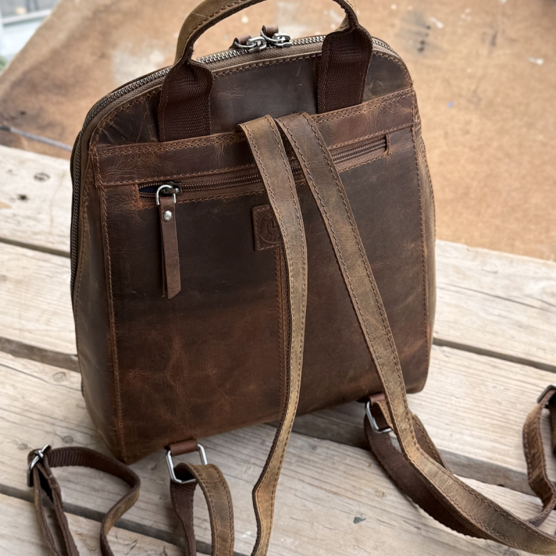 Alfrida dam skinnryggsäck - Hunter brun buffelskinn - Läderdesign - Freja skinn