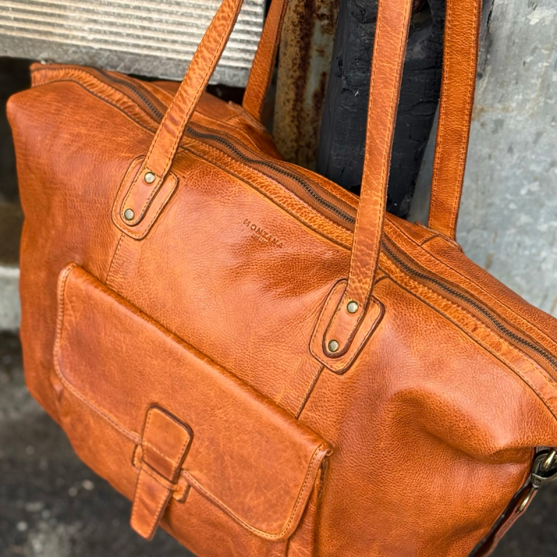 Hollins weekendtaske i cognac bøffelskind - Montana - Freja skind