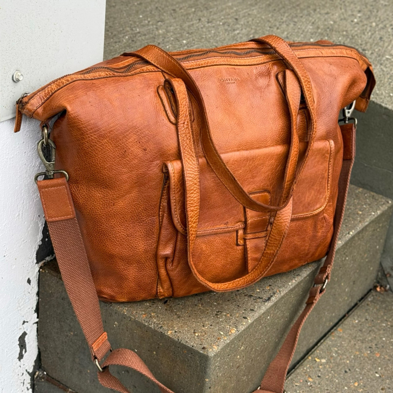 Hollins weekendtaske i cognac bøffelskind - Montana - Freja skind