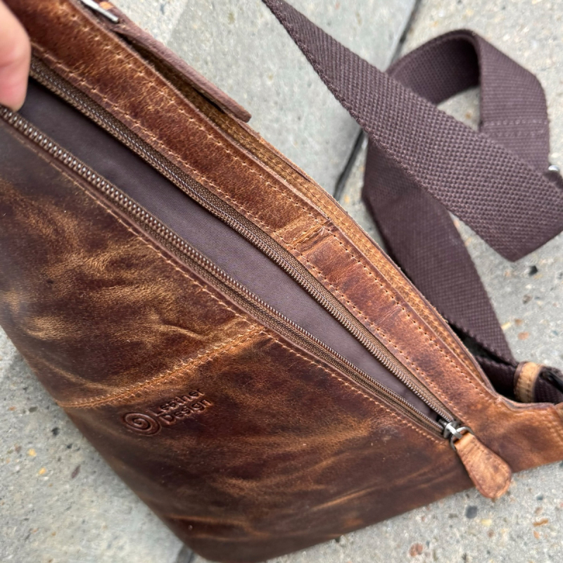 Calgary sleekbag i hunter brun bøffelskind - Leather design - Freja skind