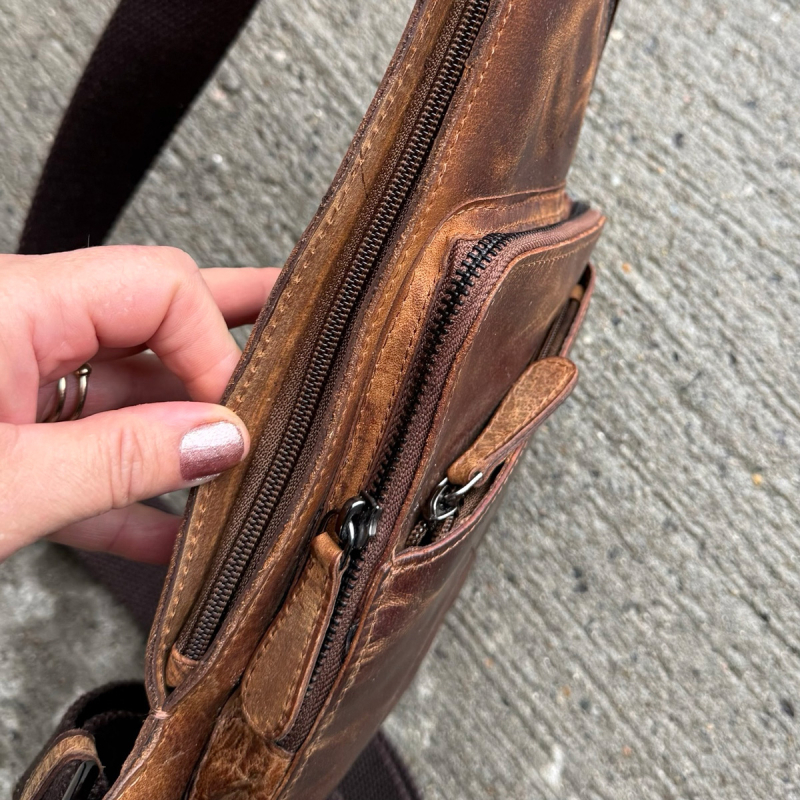 Calgary sleekbag i hunter brun bøffelskind - Leather design - Freja skind