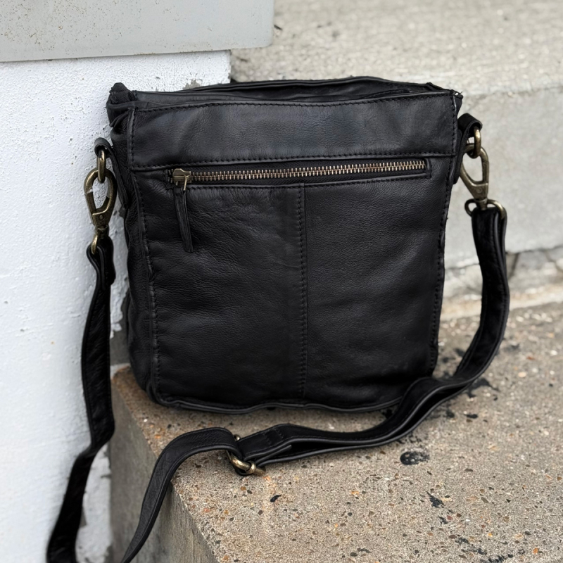 Svart Alpha crossbody - Freja läder