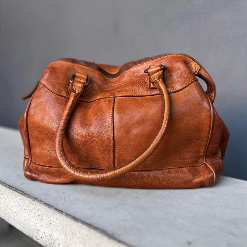 Joliet crossbodyväska - cognacläder - Montana - Freja skinn