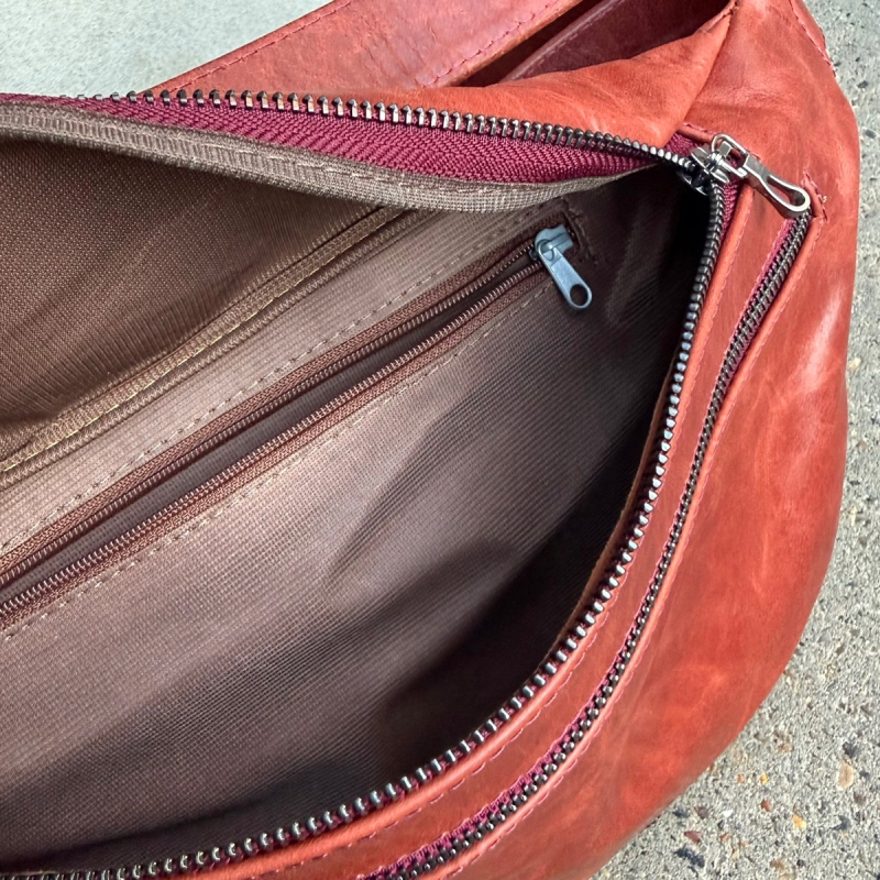Liv bumbag viser hovedrummet med lynlåslomme