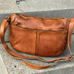 Cognac farve Moseby crossbody taske i skind - Montana