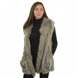 Mellanhängig pälsväst i mjuk kanin och tvättbjörn för en stilfull look