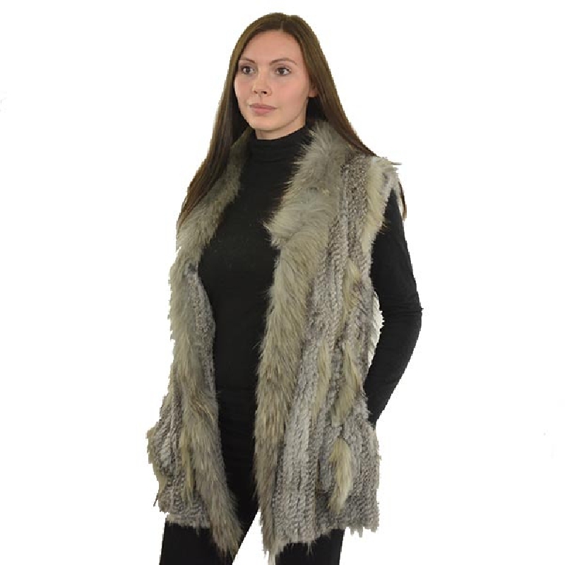 Mellanhängig pälsväst i mjuk kanin och tvättbjörn för en stilfull look