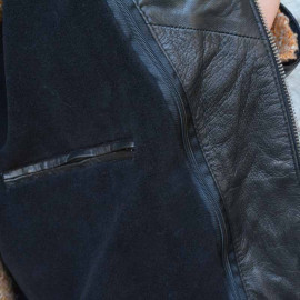 svart skinnjacka med aft-foder och huva - Medellång skinnjacka