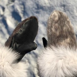 Nuuk sælskindsluffer - kant af blåræv - perlelammefoer