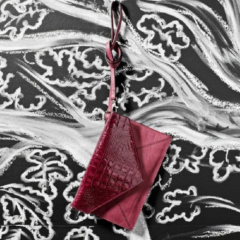 Elegant clutch Partridge i croco präglat skinn med rem