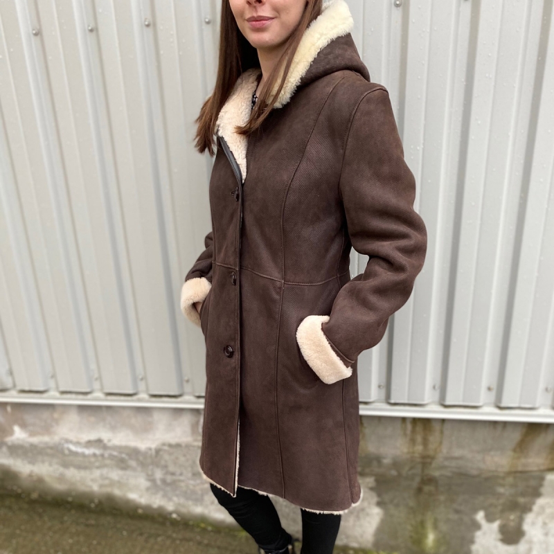 Eva fårskinnsjacka med huva - Mellanlång - Brun - Dam - Freja Skind